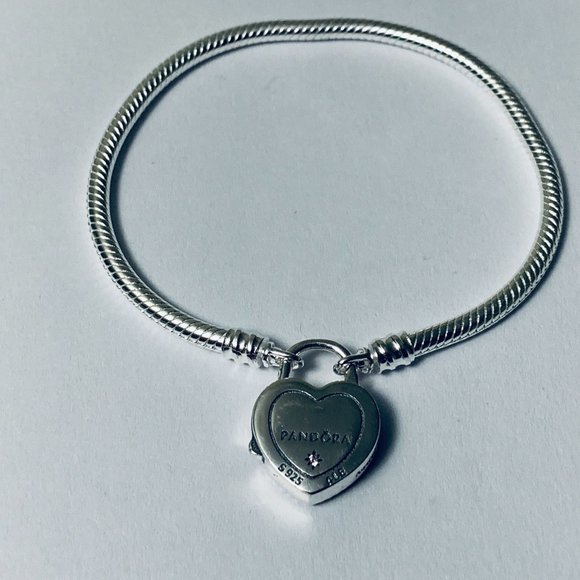 BRAND NEW Pandora Fantasyland Castle Heart Bracelet - Picture 2 of 7